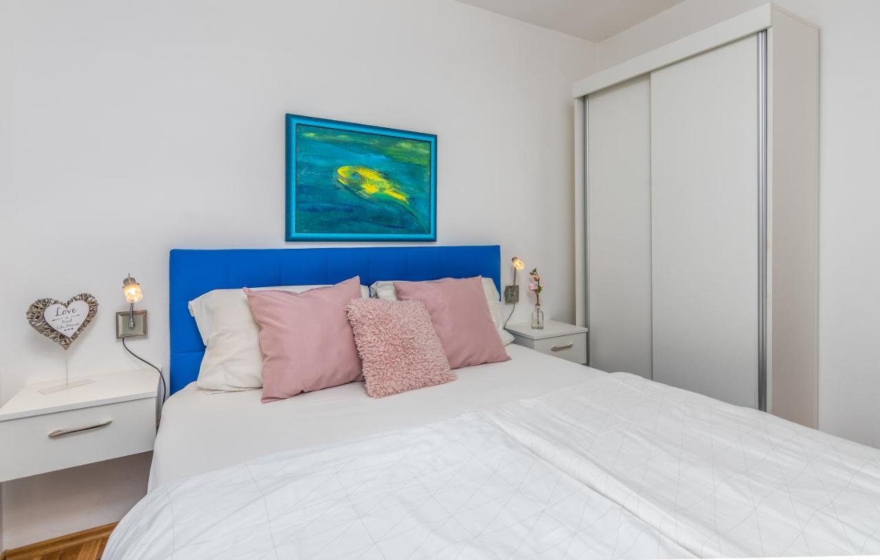 Apartments Vila Dk Malinska Bagian luar foto