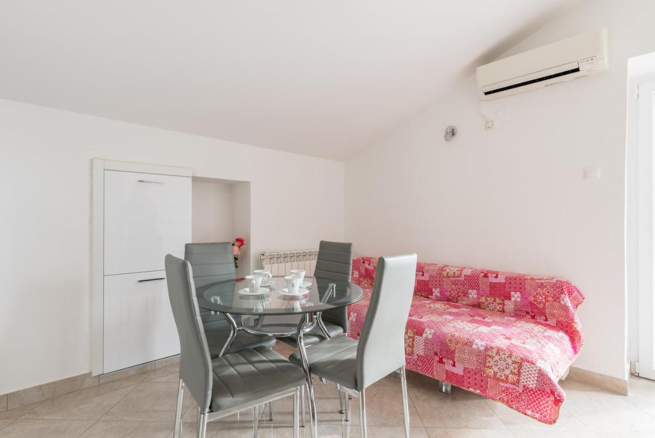Apartments Vila Dk Malinska Bagian luar foto