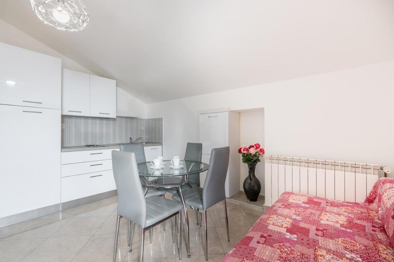 Apartments Vila Dk Malinska Bagian luar foto