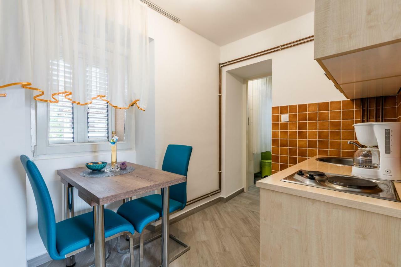 Apartments Vila Dk Malinska Bagian luar foto