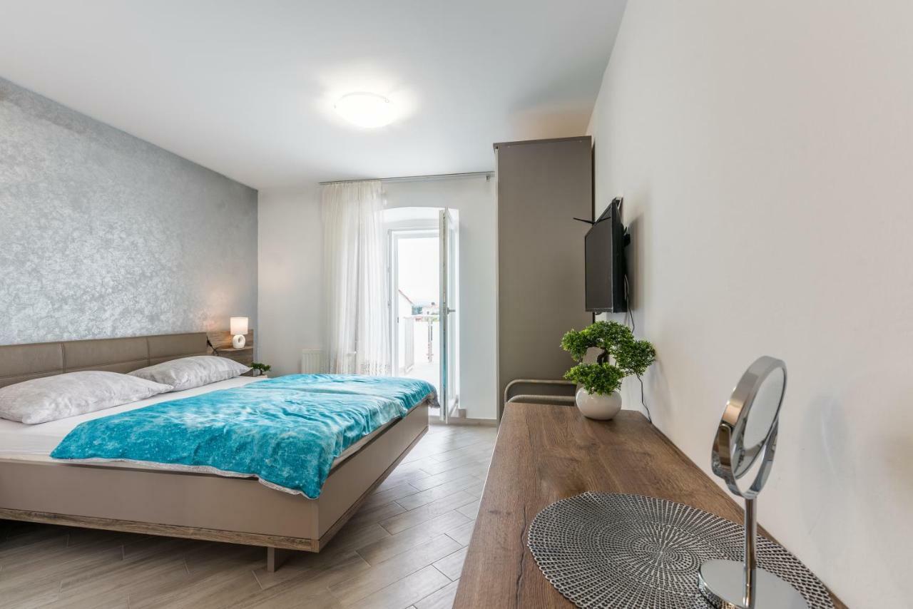 Apartments Vila Dk Malinska Bagian luar foto