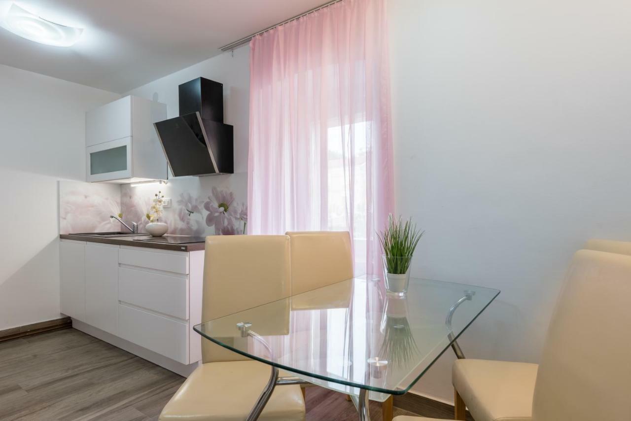 Apartments Vila Dk Malinska Bagian luar foto