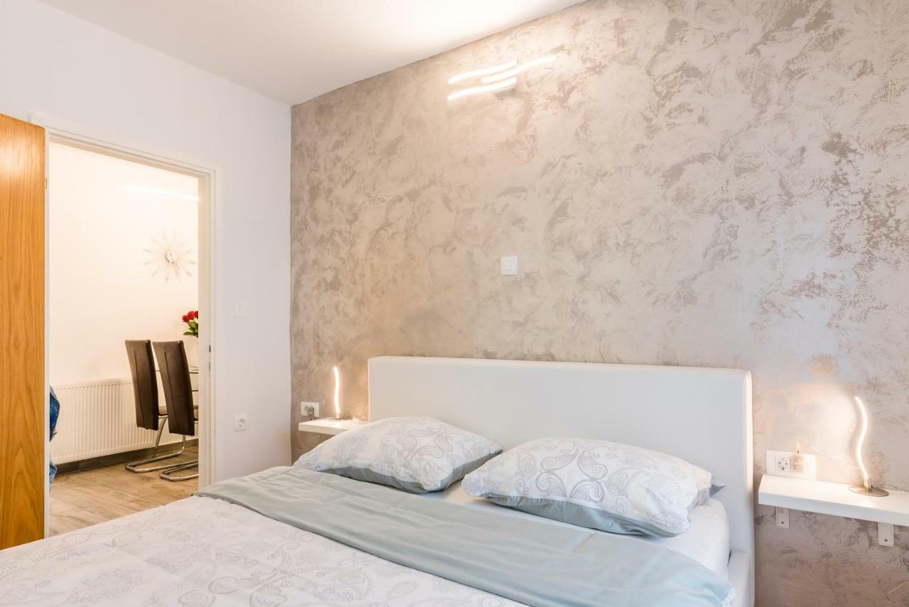 Apartments Vila Dk Malinska Bagian luar foto