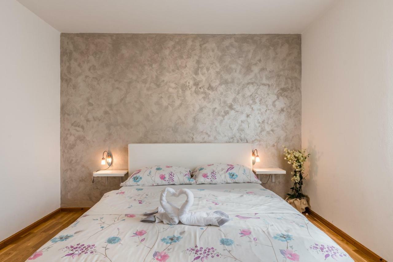 Apartments Vila Dk Malinska Bagian luar foto