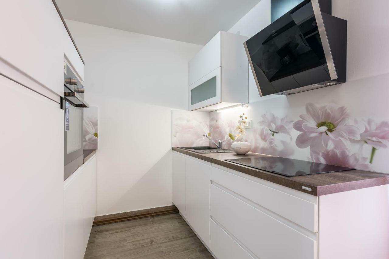 Apartments Vila Dk Malinska Bagian luar foto