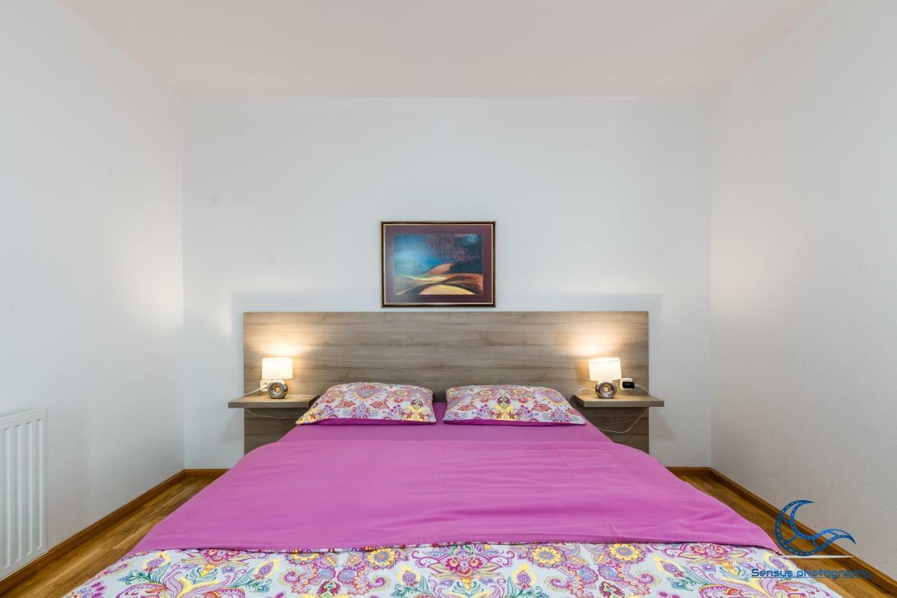 Apartments Vila Dk Malinska Bagian luar foto