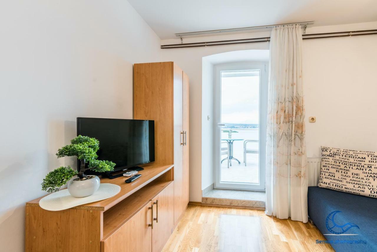 Apartments Vila Dk Malinska Bagian luar foto